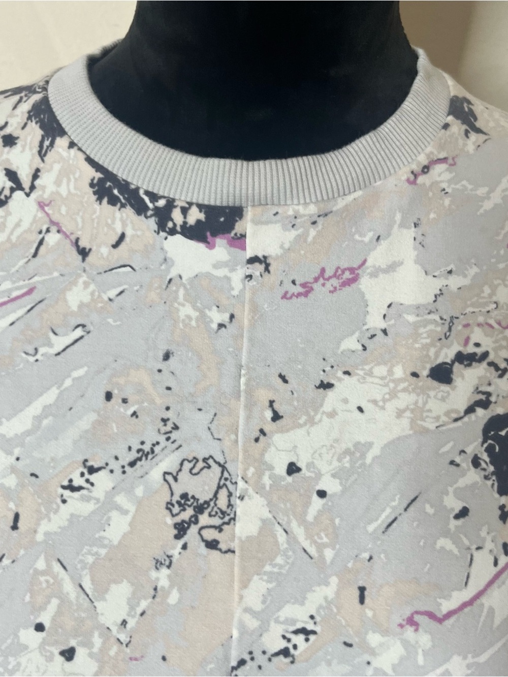 Gymshark Marble-Print Cropped Hi/Lo Crewneck Sweatshirt in White and Black Sz S - Picture 4 of 13
